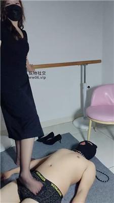 江湖狼黑丝美腿踩踏骑马 JS250107-25