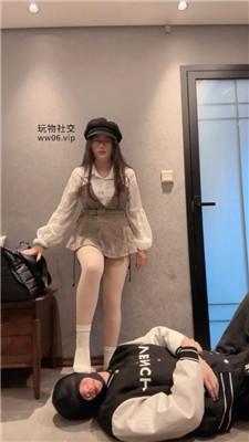 狗哥路边开发素人S-皮鞋白袜虐 bf49136