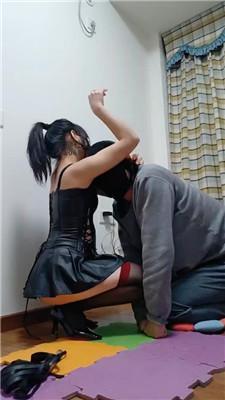 思纯骑狗背/黑丝高跟踩虐 bf49042