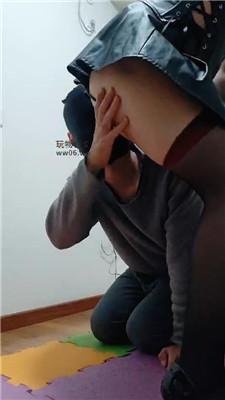 思纯骑狗背/黑丝高跟踩虐 bf49042