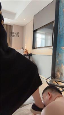 金融女主老狗舔闻脏鞋玉足 JS250104-8