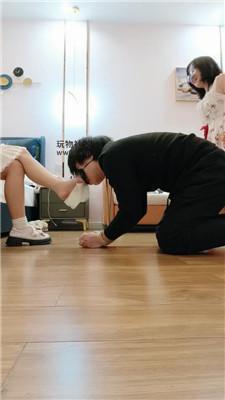 乐乐双S-捆绑白袜塞嘴虐打 JS250103-34