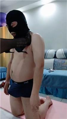 御严嘴叼黑丝抽耳光/衣架虐乳/胯下夹头 JS250103-6