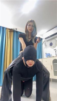 素人挖掘机皮裤女神骑马转胯/全体重踩踏 bf48986