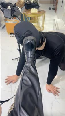 素人挖掘机皮裤女神骑马转胯/全体重踩踏 bf48986