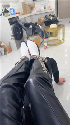 素人挖掘机皮裤女神骑马转胯/全体重踩踏 bf48986