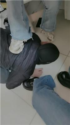 文文文桌底视角-双素人S-脏鞋蹂躏踩 JS250116-19