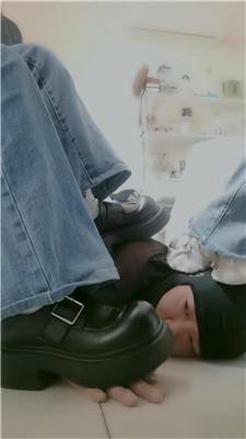 文文文文双S-桌底视角-黑鞋白鞋蹂躏踩 JS250116-13