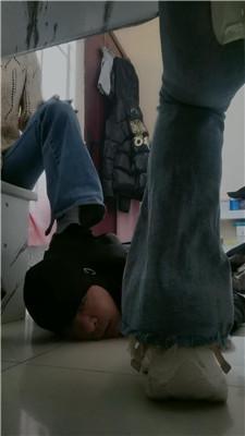 文文文文双S-桌底视角-黑鞋白鞋蹂躏踩 JS250116-13