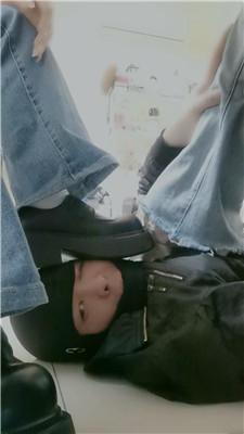 文文文文双S-桌底视角-黑鞋白鞋蹂躏踩 JS250116-13