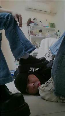 文文文文双S-桌底视角-黑鞋白鞋蹂躏踩 JS250116-13