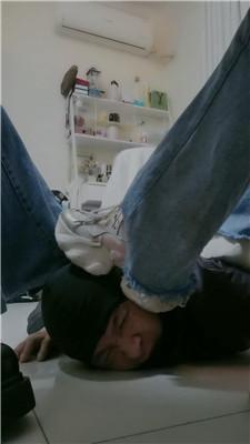 文文文文双S-桌底视角-黑鞋白鞋蹂躏踩 JS250116-13