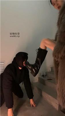 冰卿户外楼道长靴踩踏喂食 bf49335