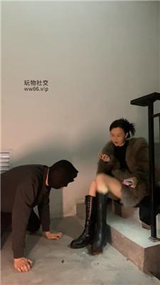 冰卿户外楼道长靴踩踏喂食 bf49335