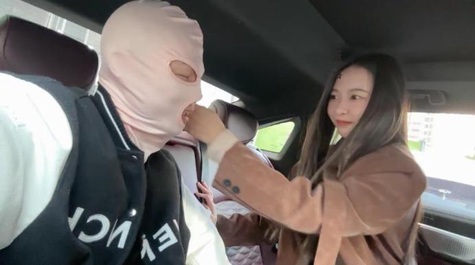 狗哥开发素人车内调-白船袜辱/抽耳光 JS250114-6