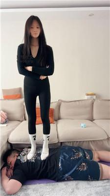 埋汰瑜伽女神白袜脚虐杀 bf49358