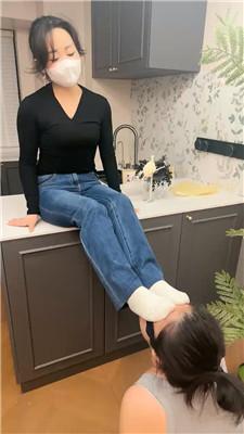 辣姐母狗除臭-高跟短靴+白棉袜/臭脚窒息/喂口水抽耳光 bf48338