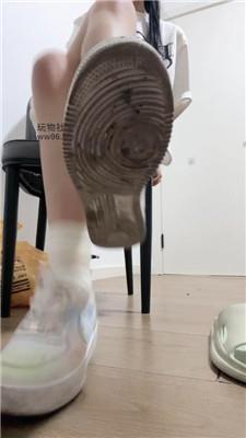 小渔情侣贱狗滚进来舔白袜 250120-16