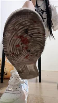 小渔情侣贱狗滚进来舔白袜 250120-16