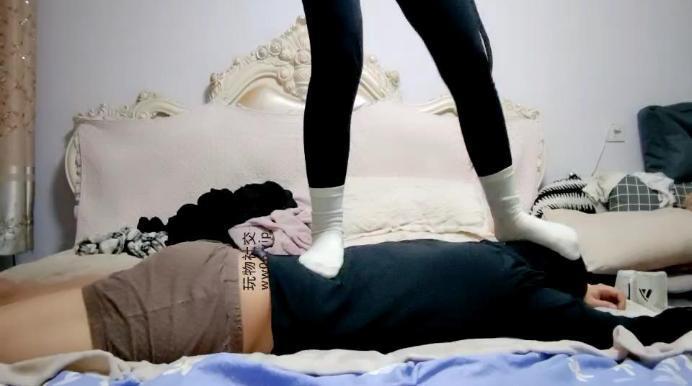 小羊咩咩骑狗背白棉袜脚踩踏 JS250122-25