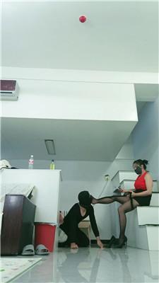 卡罗琳白领S-黑丝高跟虐家奴 JS250120-28