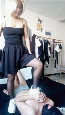 冷皇骑马抽耳光鞭打/小白鞋黑丝踢踹 bf49566