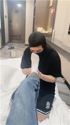 白兔跪舔原味白袜脚/赏赐圣水 JS250120-6