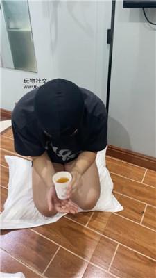 白兔跪舔脏小白鞋黑棉袜/赏赐圣水吃烟灰 JS250118-20