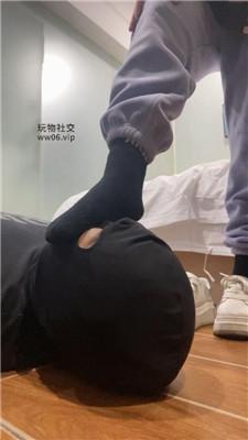 白兔跪舔脏小白鞋黑棉袜/赏赐圣水吃烟灰 JS250118-20