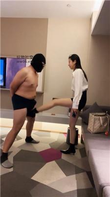 小格品尝酸臭脚丫/高跟短靴踩 JS250118-29