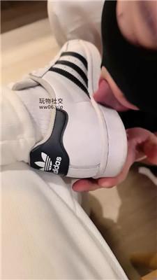 曼妮老师下跪狗舌清理贝壳头白棉袜 JS250118-23