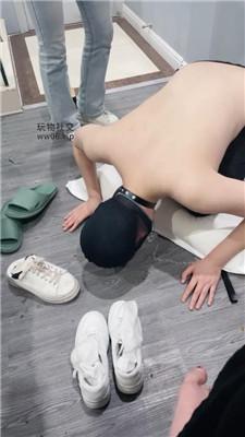 小凤梨双S-脏鞋玉足轮流虐待下 JS250205-5