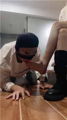 沐沐大大跪舔长靴脏臭棉袜玉足 JS250205-33