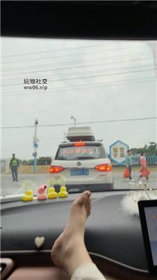 草莓奶昔车内调-臭脚丫狂舔 JS250205-36