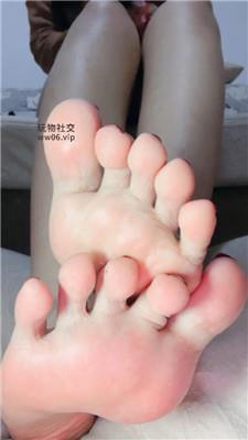 酥麻麻为什么脚底发光 250126-26