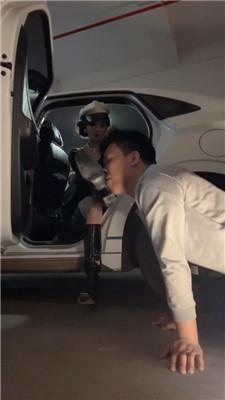 不知名地下车库-长靴S虐司机奴 bf49733