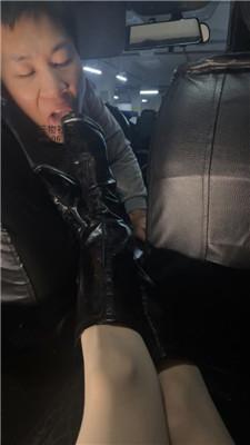 不知名地下车库-长靴S虐司机奴 bf49733