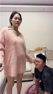 埋汰品尝女朋友的玉足 bf49736