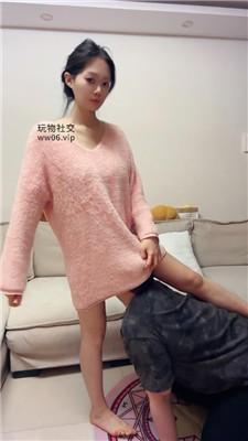 埋汰品尝女朋友的玉足 bf49736