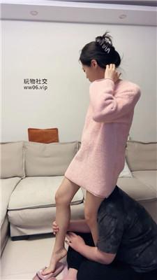 埋汰品尝女朋友的玉足 bf49736