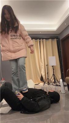 素人挖掘机素人S-腿绞窒息/踩踏/抽耳光 JS250214-43