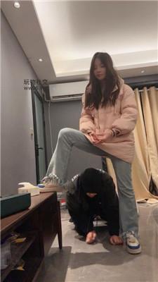 素人挖掘机素人S-腿绞窒息/踩踏/抽耳光 JS250214-43