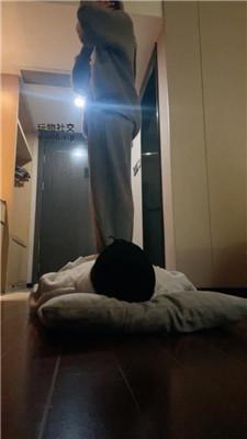 困困素人S首调-踩踏臭脚丫玩虐 bf50295