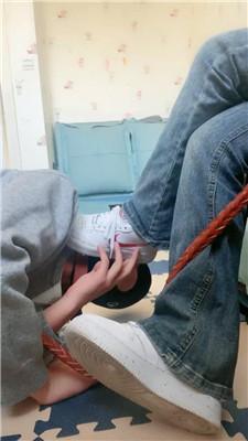 海绵大大小白鞋白棉袜蹂躏踩-玉足狂舔 JS250213-19