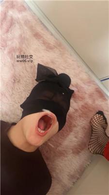 莹莹反绑贱奴强迫舔脚 JS250213-16
