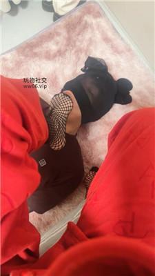 莹莹反绑贱奴强迫舔脚 JS250213-16