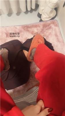 莹莹反绑贱奴强迫舔脚 JS250213-16