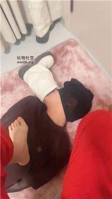 莹莹反绑贱奴强迫舔脚 JS250213-16