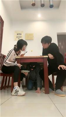 思迁情侣桌底视角-伺候情侣主 bf50271