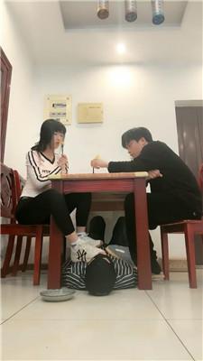 思迁情侣桌底视角-伺候情侣主 bf50271